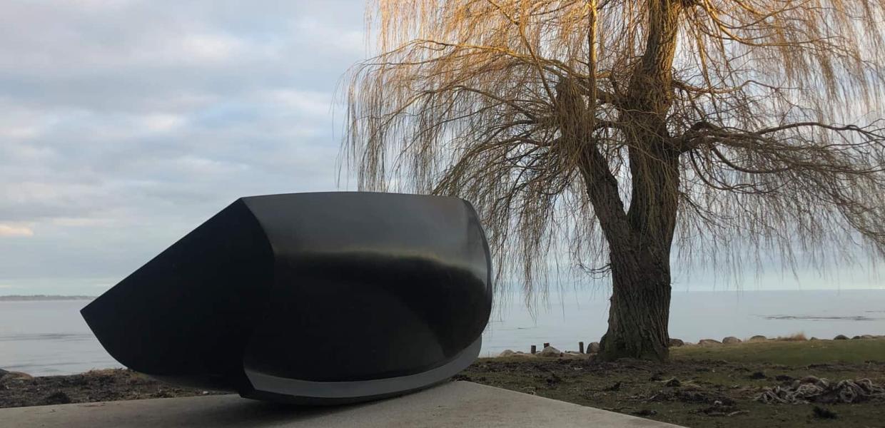 "October 1943", a dinghy made of black granite.