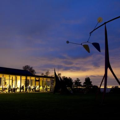 Oplev udstillinger af international art på Louisiana