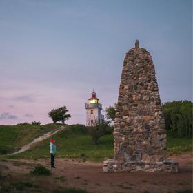 Nyd den smukkeste udsigt over Kattegat, når du besøger Spodsbjerg Fyr.